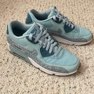 Women’s Nike Airmax Size 7Y